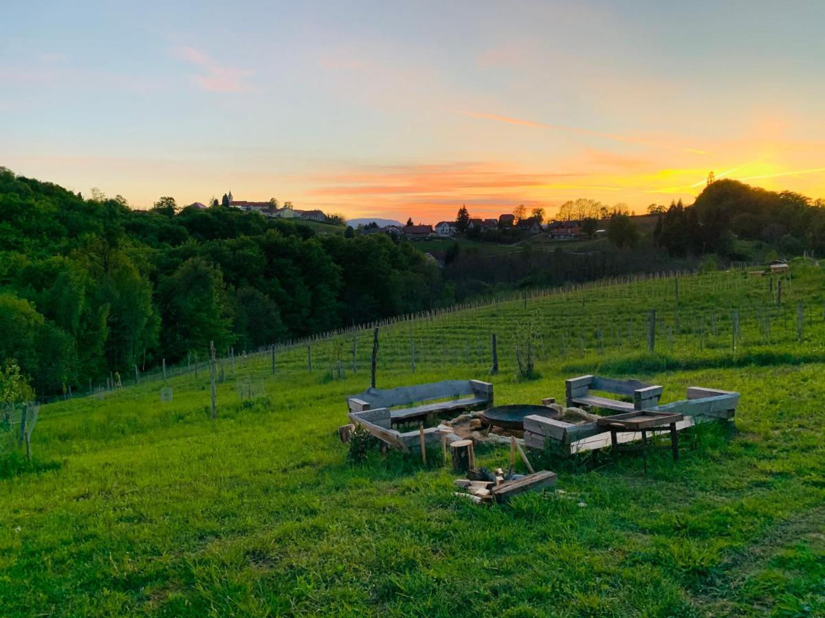 Boutique Glamping Divja Divine Villa Zgornja Korena Kültér fotó